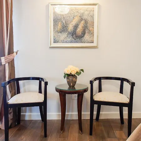 Oda ve Kahvaltı Devecchi 4*